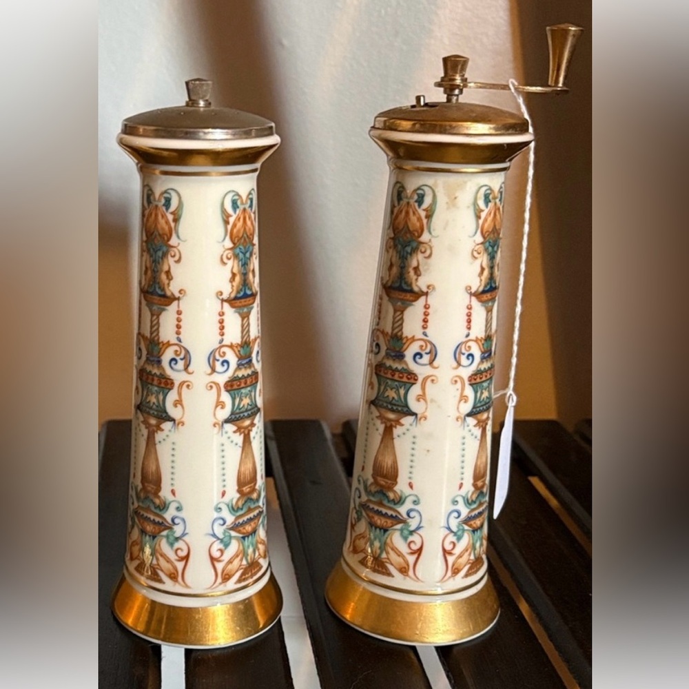 Elegant Lenox Gold and Cream Pepper Mill and Shaker Set